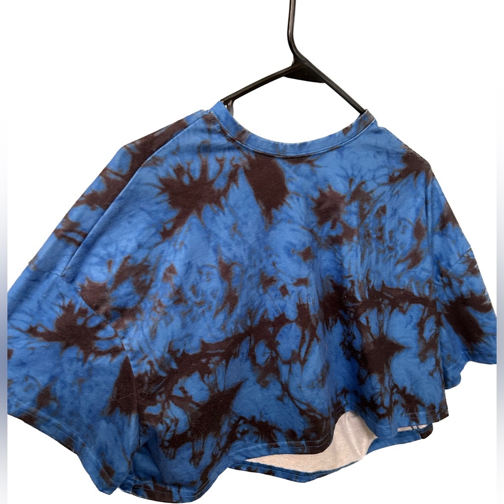 2 Large cropped tie-dye t-shirts